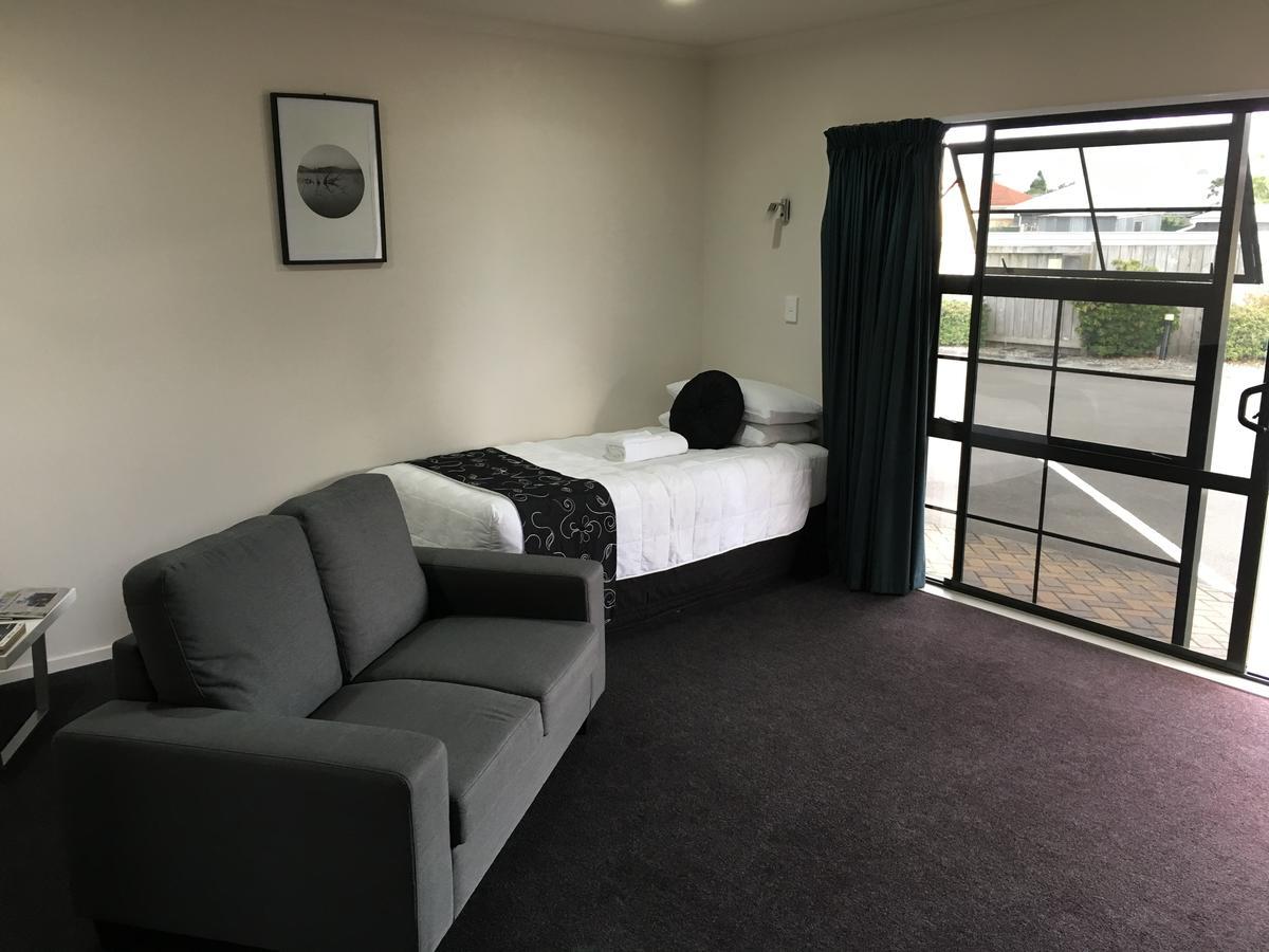 Kiwi Court Motel Хауера Екстериор снимка